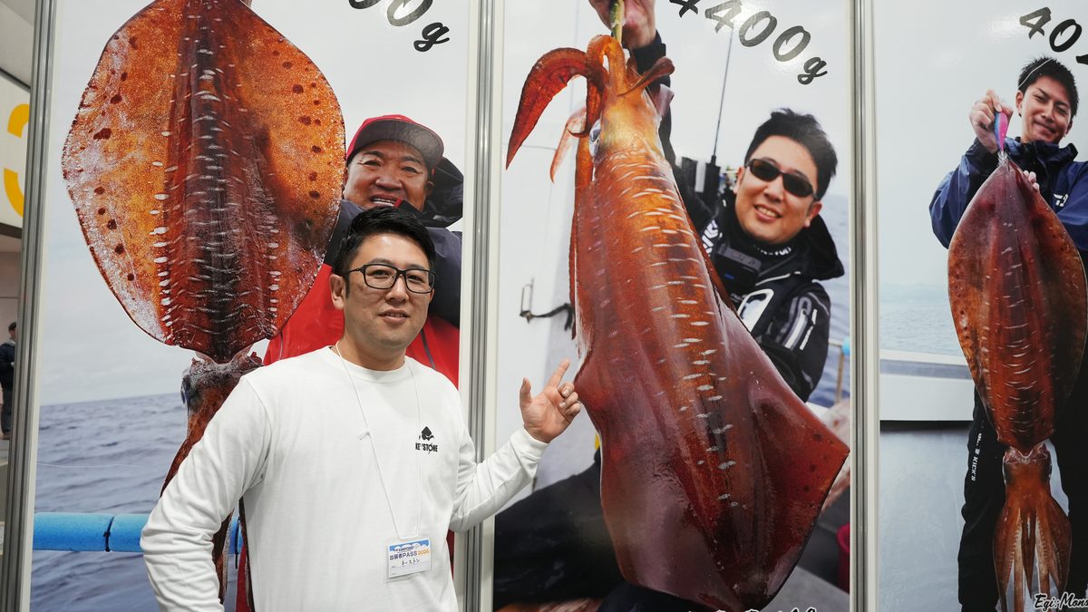 4キロオーバーの巨大イカパネル展示──その迫力に多くのお客様が足を止めた